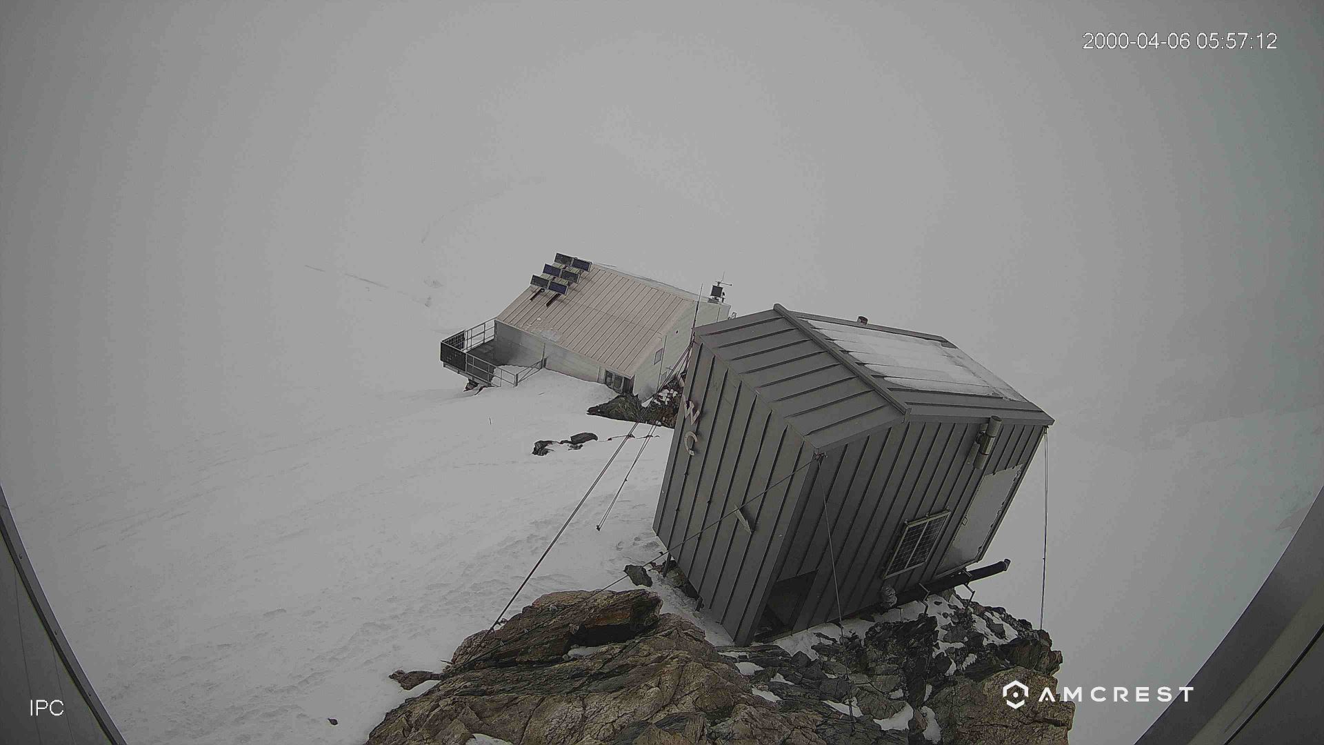 Courmayeur › Nord-est: Vallot Hut - Refuge du Goûter(3815m)