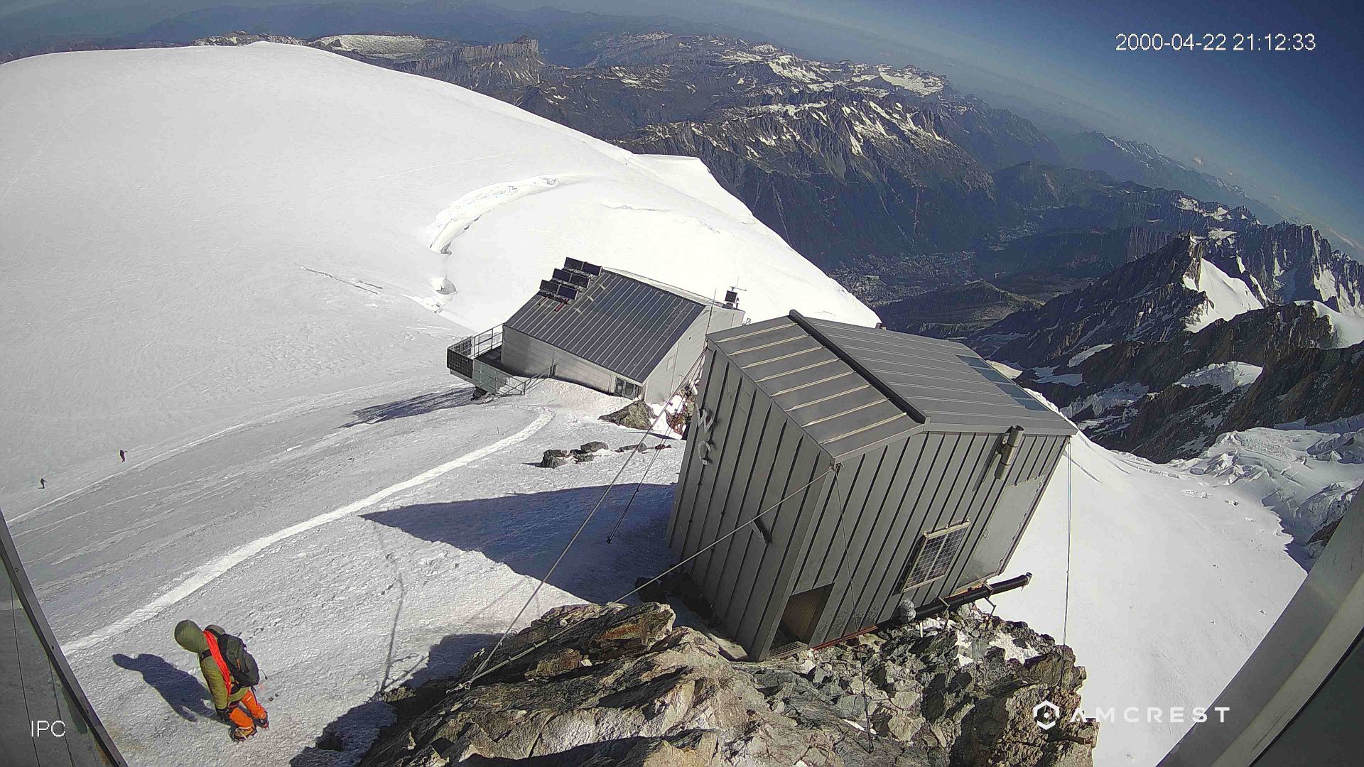 Courmayeur › Nord-est: Vallot Hut - Refuge du Goûter(3815m)