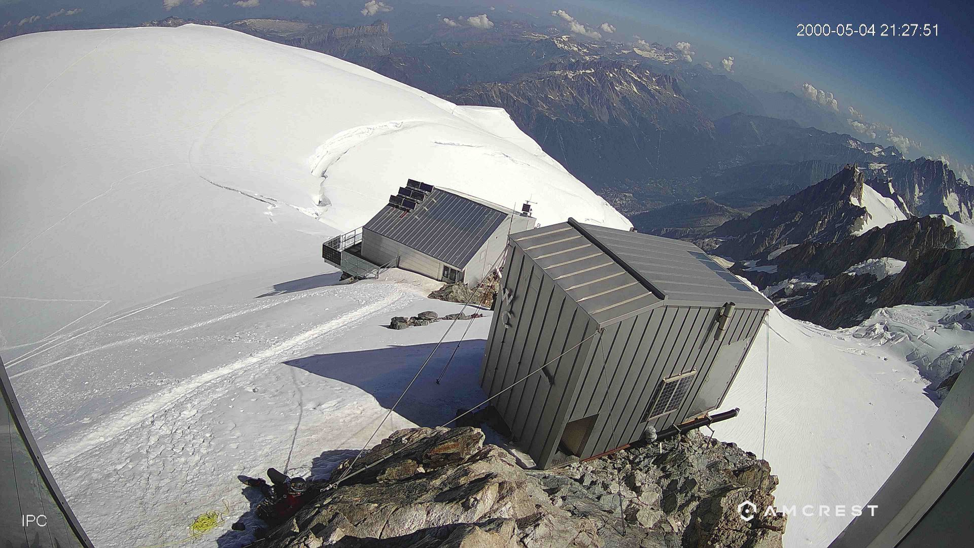 Courmayeur › Nord-est: Vallot Hut - Refuge du Goûter(3815m)