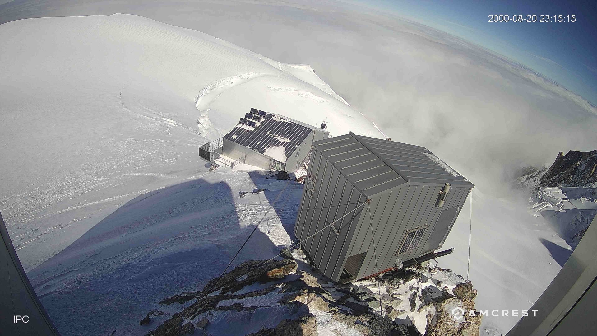 Courmayeur › Nord-est: Vallot Hut - Refuge du Goûter(3815m)