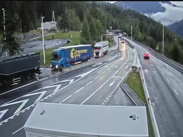 Les Bossons: Chamonix-Mont-Blanc-Rampe du Tunnel du Mont-Blanc, vue orientée vers Chamonix