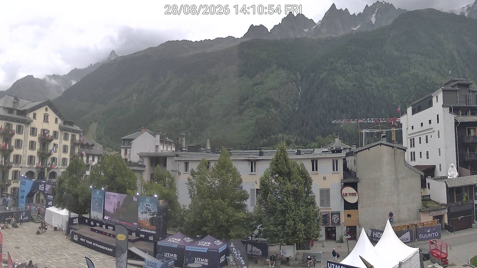 Chamonix-Mont-Blanc › Ouest: Place du Triangle de l'Amitié - Le Brévent