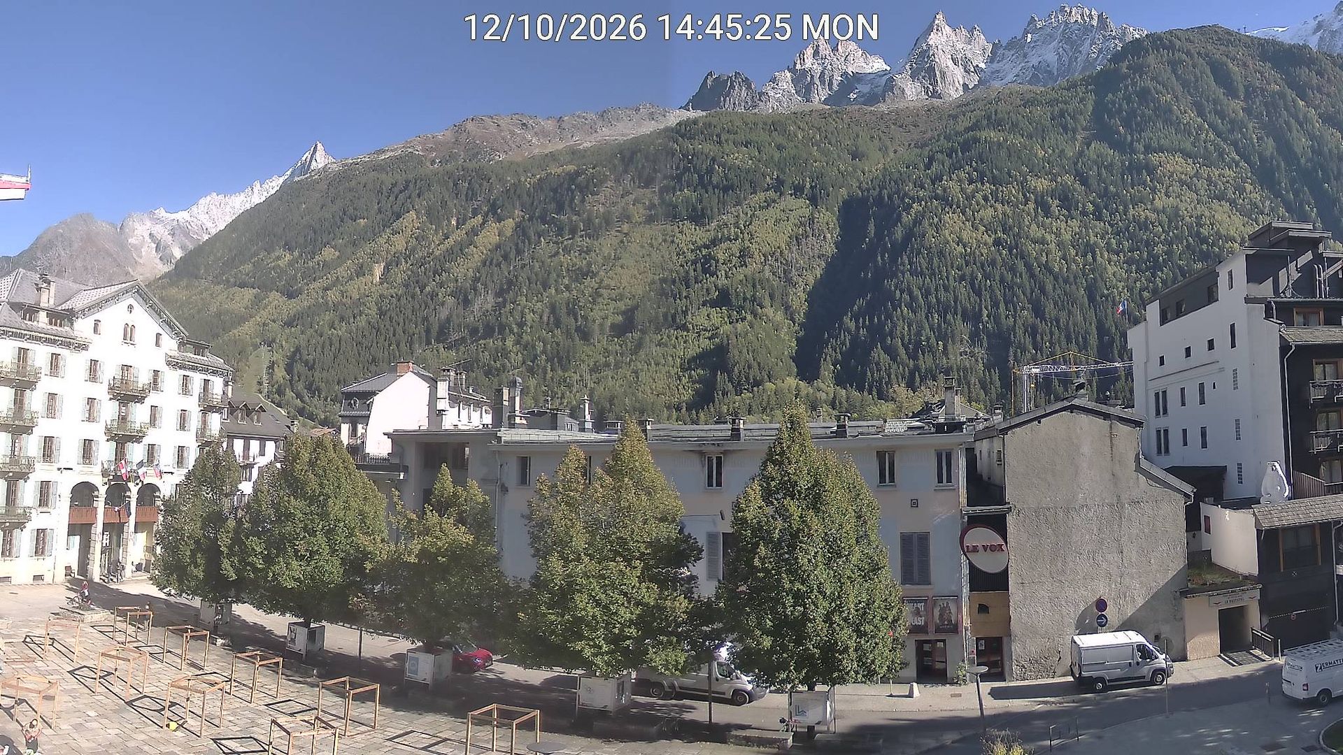 Chamonix-Mont-Blanc › Ouest: Place du Triangle de l'Amitié - Le Brévent