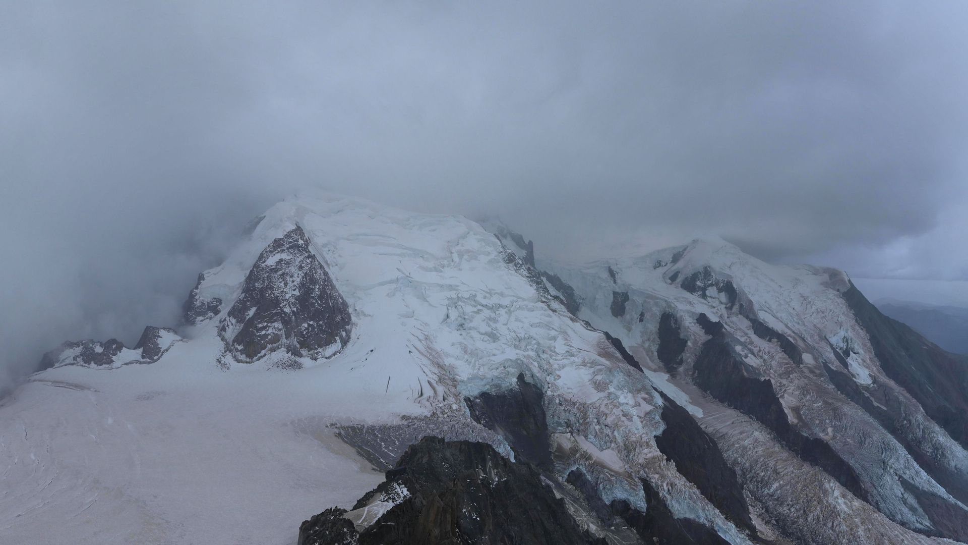Chamonix-Mont-Blanc › Sud: Aiguille du Midi - Le Pas dans le Vide - Pointe Lachenal - Mont Blanc