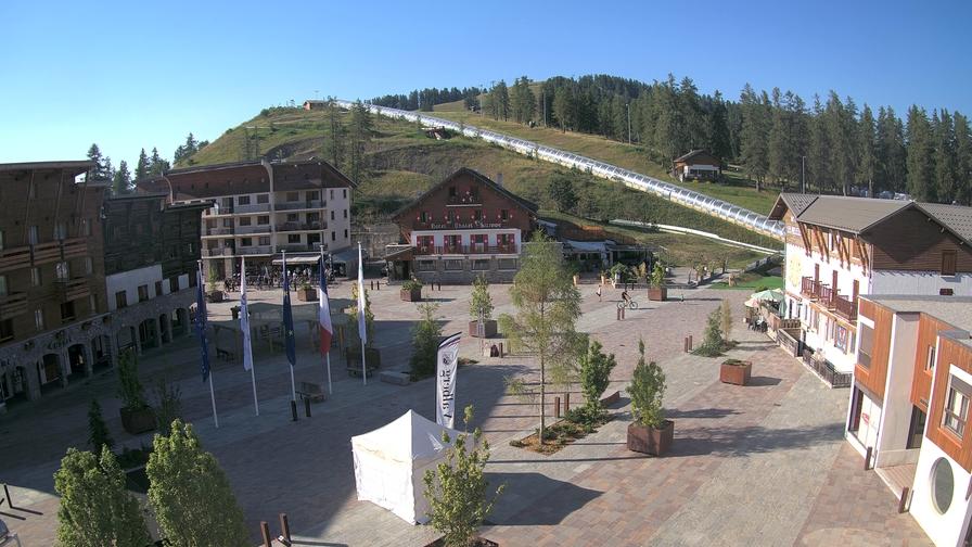 Péone: Valberg (main square looking to South)