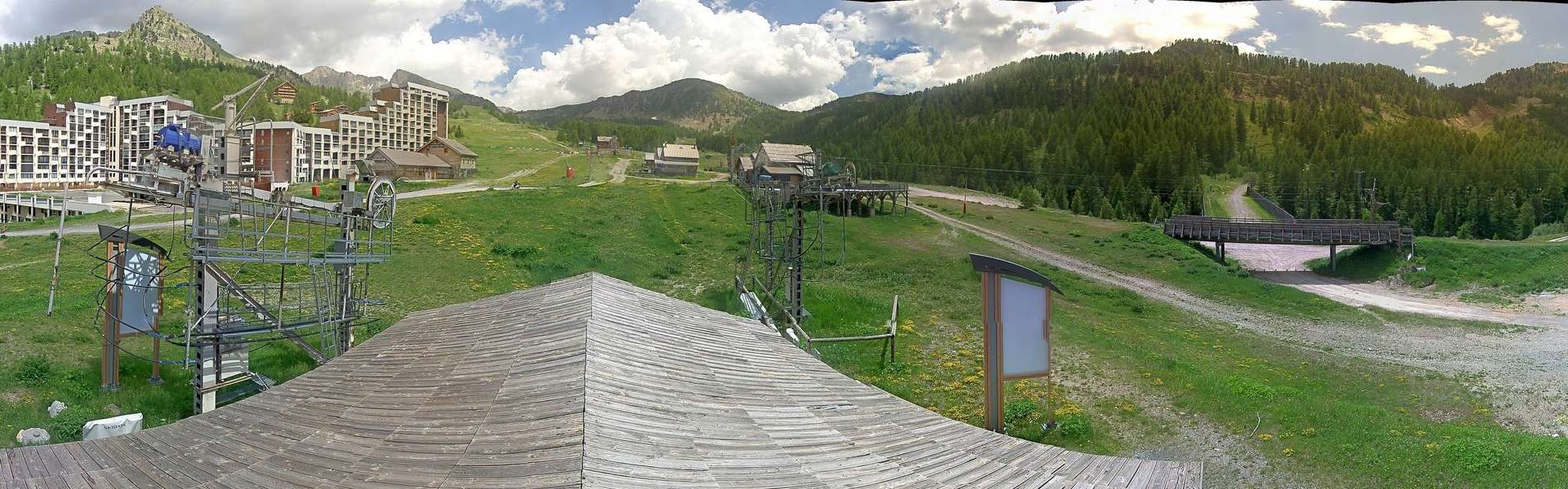 Isola: Isola 2000 Station