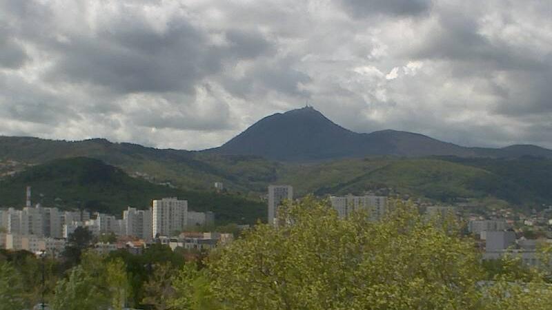 Clermont-Ferrand: Vue du puy de Dôme depuis Clermont Ferrand